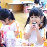 第155回幼稚園だより「年少　楽しい昼食」