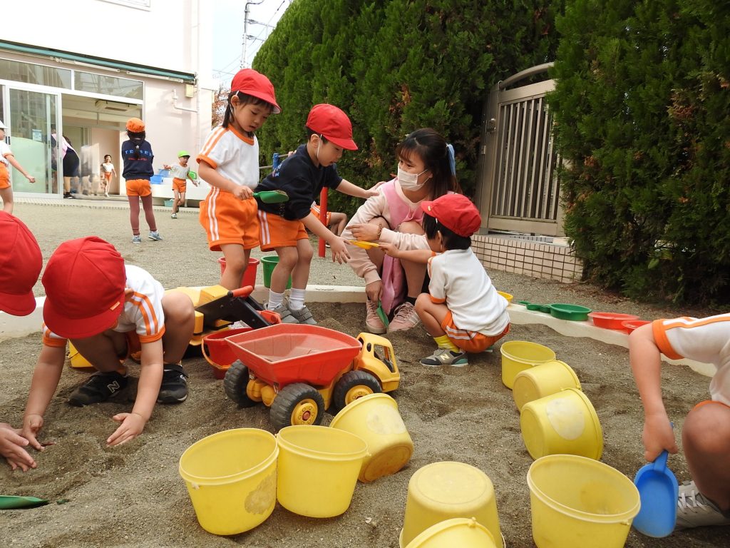 貞静幼稚園 ： 第152回幼稚園だより「外遊び 年長・年少」